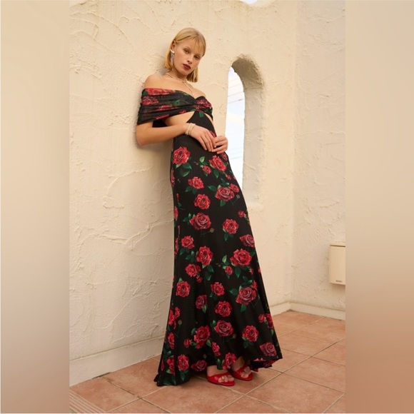 sau lee Dresses & Skirts - Chic Black Floral Maxi Dress